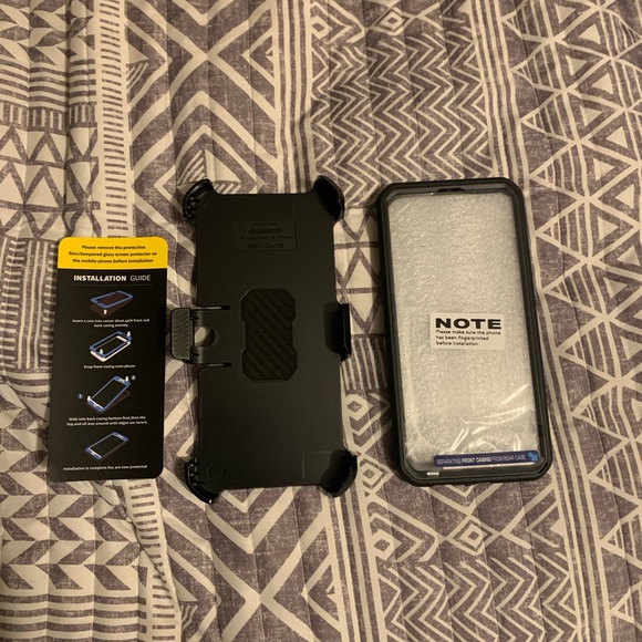 Got four of theses things lol don’t have a Samsung - Picture 1 of 4